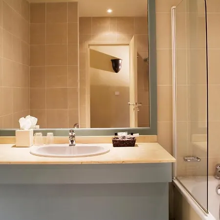 Hotel L'abbaye Ecole De 3*