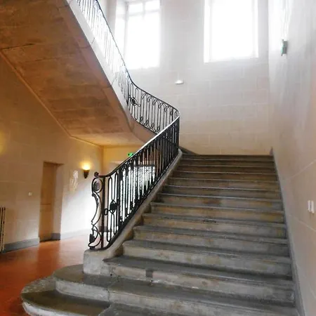 L'abbaye Ecole De 酒店 3*