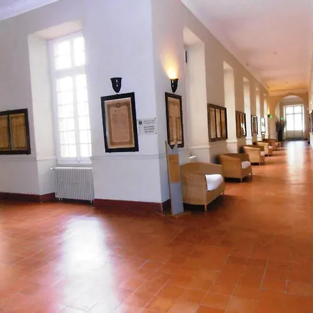 L'abbaye Ecole De 3* 索雷兹