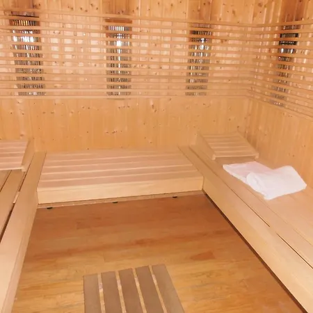 L'abbaye Ecole De 酒店 3*